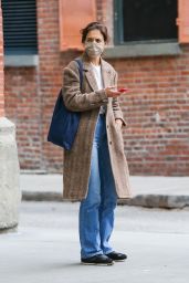 Katie Holmes Wears a Light Brown Coat - NY 05/24/2022
