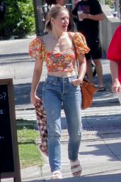 Kristen Bell With Her Nom - Los Feliz 05/07/2022