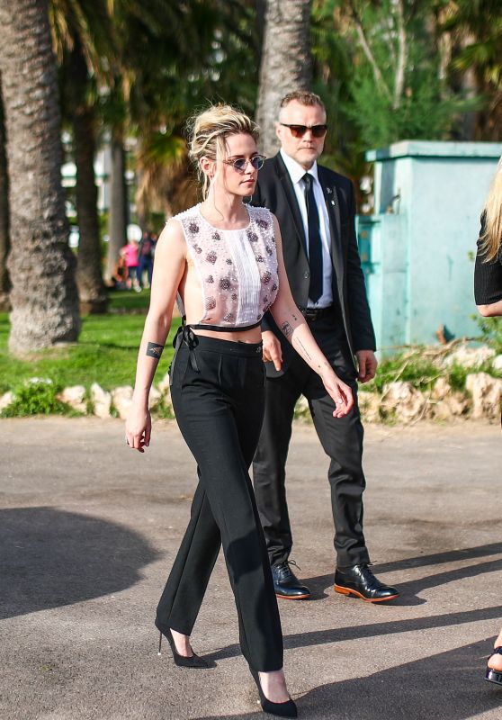 Kristen Stewart - Arriving at the Chanel Dinner in Cannes 05/23/2022