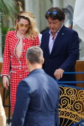 Kristen Stewart - Leaves the Martinez Hotel in Cannes 05/24/2022