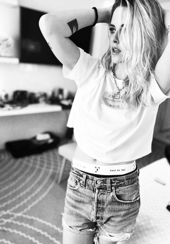 Kristen Stewart   Photoshoot in Cannes May 2022   - 69
