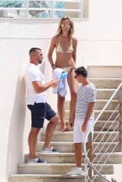 Lady Victoria Hervey at the Pool of the Eden Roc Hotel in Antibes 05 28 2022   - 10