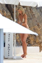 Lady Victoria Hervey at the Pool of the Eden Roc Hotel in Antibes 05 28 2022   - 12