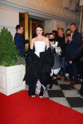 Maisie Williams - Heads Out of Her Hotel and Makes Her Way to the Met Gala 2022 