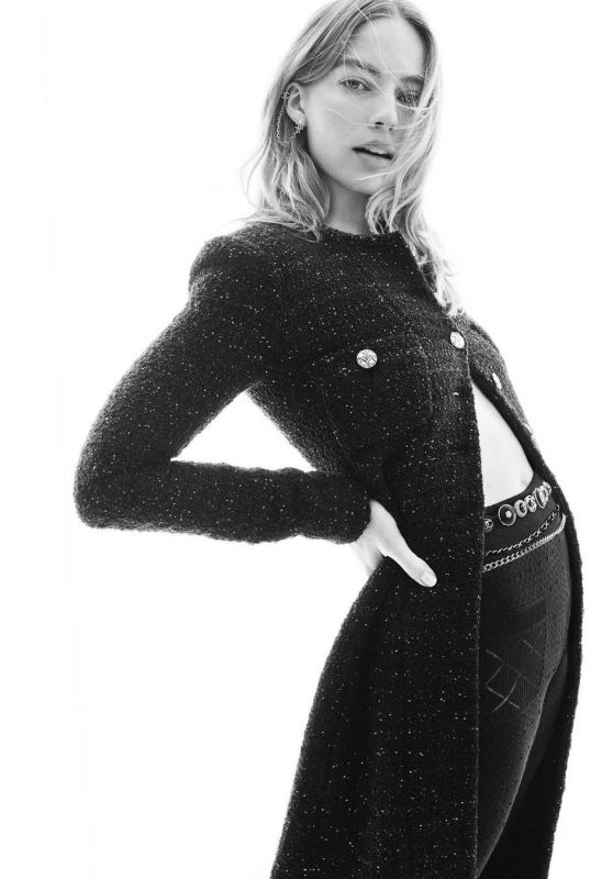 Margot Robbie - Chanel Magazine May 2022 (more photos)