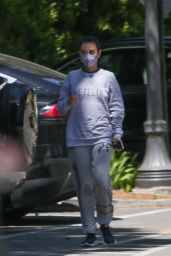 Mila Kunis - Out in Los Angeles 05/11/2022