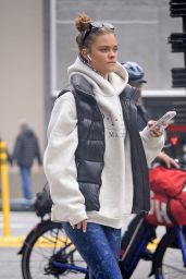 Nina Agdal - Heads to the Gym in New York 05/04/2022