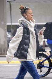 Nina Agdal - Heads to the Gym in New York 05/04/2022