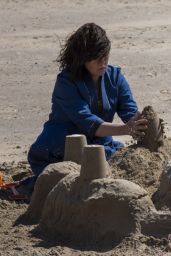 Olivia Colman on Camber Sands Beach 05/12/2022