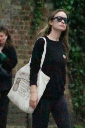 Olivia Wilde - Out in London 05/04/2022