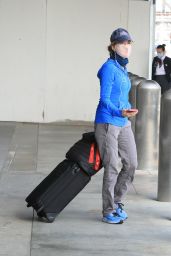 Renee Zellweger in Travel Outfit - LAX in LA 05/25/2022
