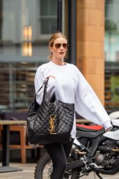 Rosie Huntington Whiteley - Out in London 05/12/2022