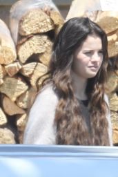 Selena Gomez - Grocery Shopping in Malibu 05/29/2022