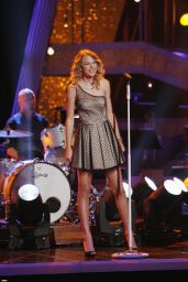 Taylor Swift - Performs on Dancing With The Stars October 2009