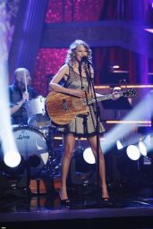 Taylor Swift - Performs on Dancing With The Stars October 2009