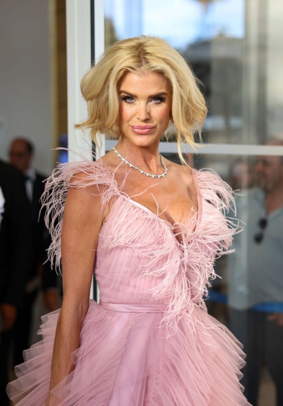 Victoria Silvstedt at the Martinez Hotel in Cannes 05/28/2022