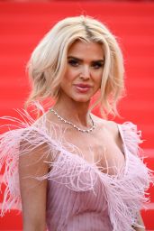 Victoria Silvstedt – Cannes Film Festival Closing Ceremony Red Carpet 05/28/2022