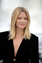 Virginie Efira    Don Juan  Photocall in Cannes 05 22 2022   - 14