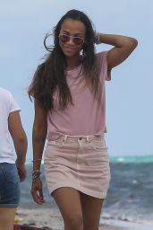 Zoe Saldana - Miami Beach 05/09/2022