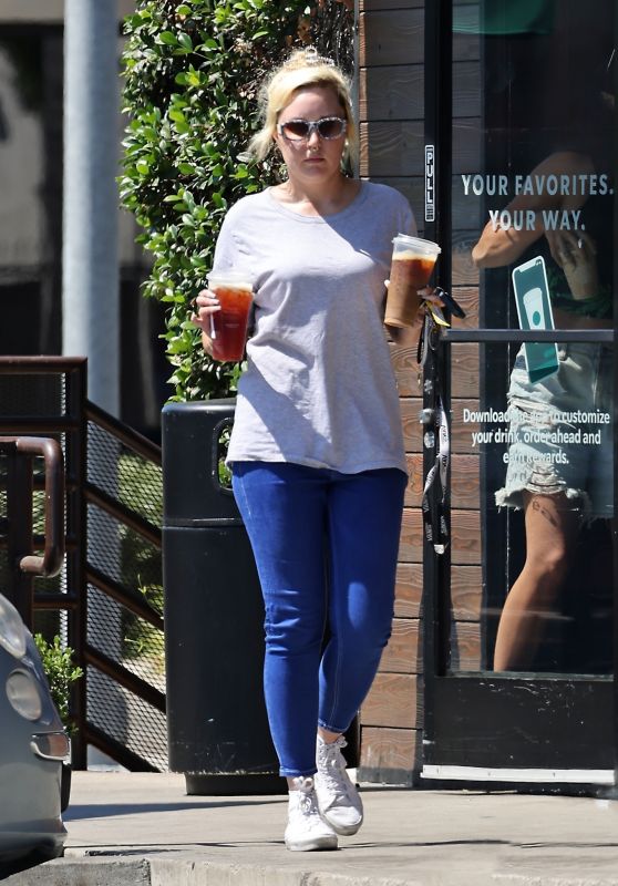 Amanda Bynes at Starbucks in Los Angeles 06/28/2022