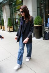Anne Hathaway - Leaving Her Hotel in New York 06/07/2022