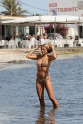 Arabella Chi on Holiday in Formentera 06/17/2022