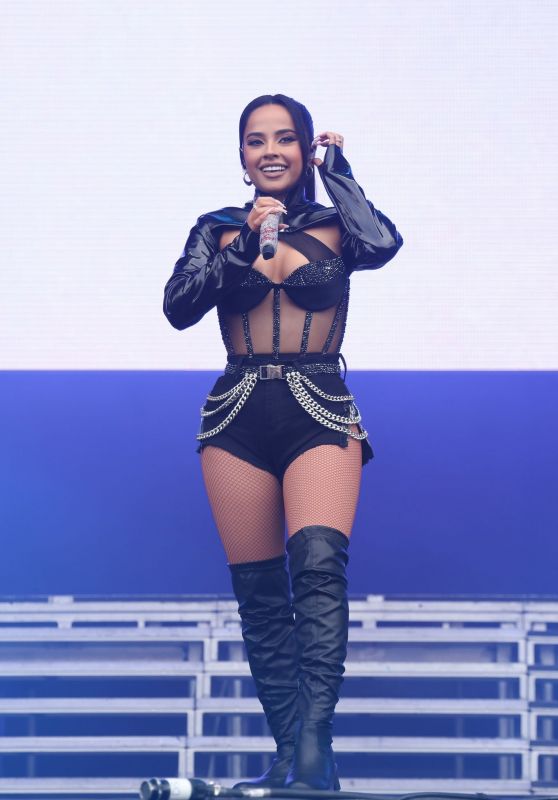 Becky G - Performing at Governor