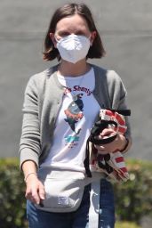 Calista Flockhart - Grocery Shopping in Brentwood 06/25/2022