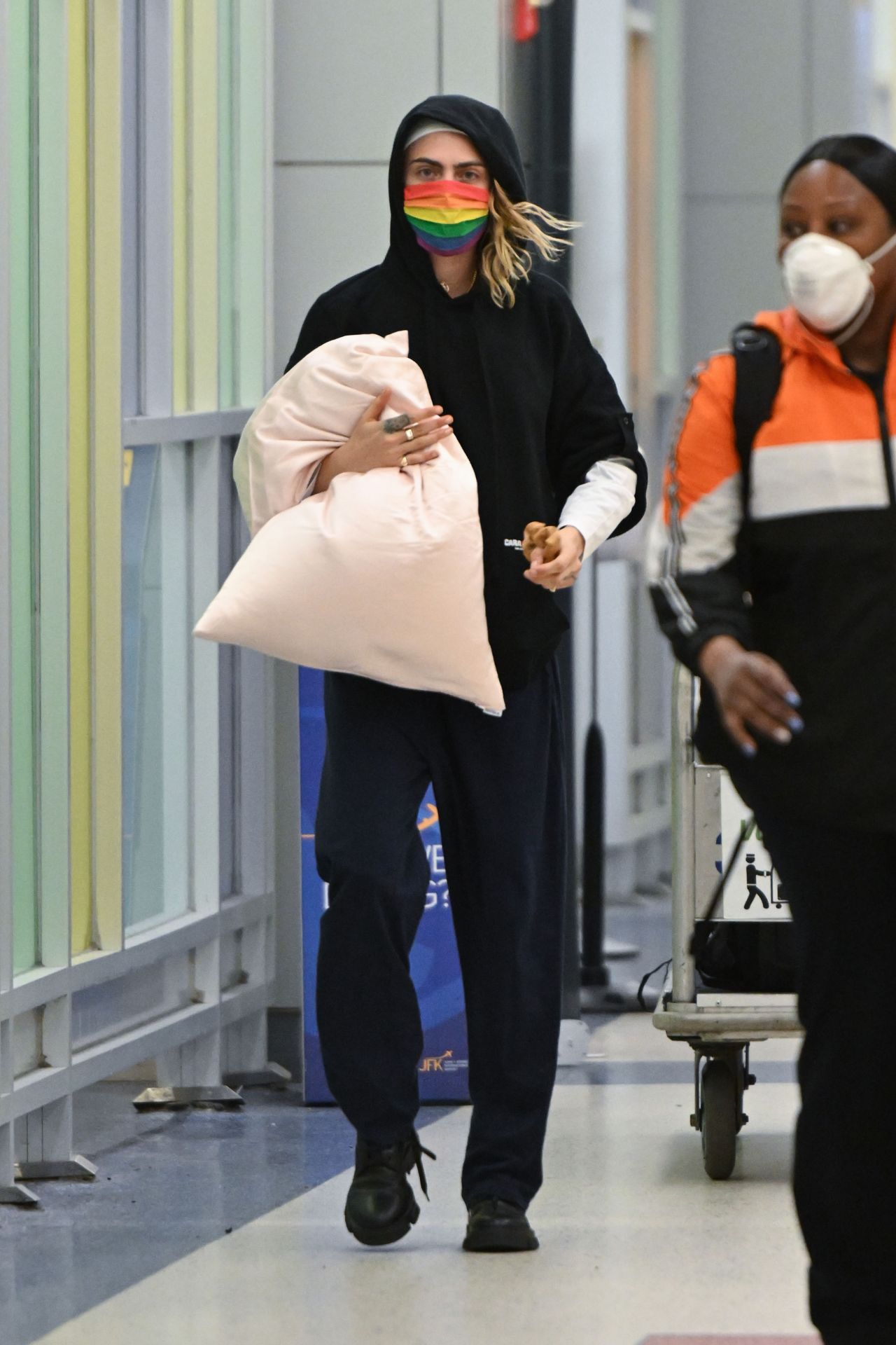 Cara Delevingne at JFK Airport in NY 06/02/2022 • CelebMafia