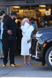 Cardi B - Leaving a Grocery Store in Hollywood 06/05/2022