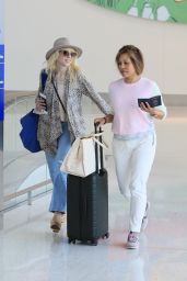 Carly Rae Jepsen - Airport in Los Angeles 06/27/2022
