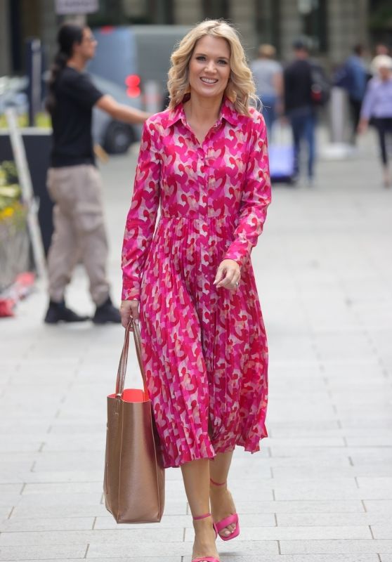 Charlotte Hawkins   Out in London 06 10 2022   - 24