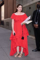Debra Messing - Exiting Final Performance of "Birthday Candles" in New York 05/29/2022