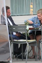 Elizabeth Banks With Her Husband Max Handelman in Brentwood 06/02/2022