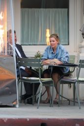 Elizabeth Banks With Her Husband Max Handelman in Brentwood 06/02/2022