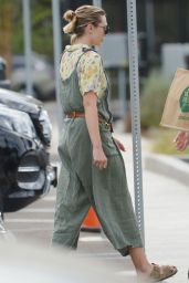 Elizabeth Olsen - Shopping at Whole Foods in Los Angeles 06/22/2022