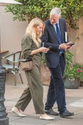 Ellie Goulding With British Politician Zac Goldsmith at a Bar in Covent Garden in London 06/16/2022