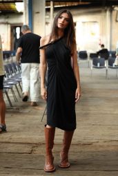 Emily Ratajkowski - JW Anderson Fashion Show in Milan 06/19/2022