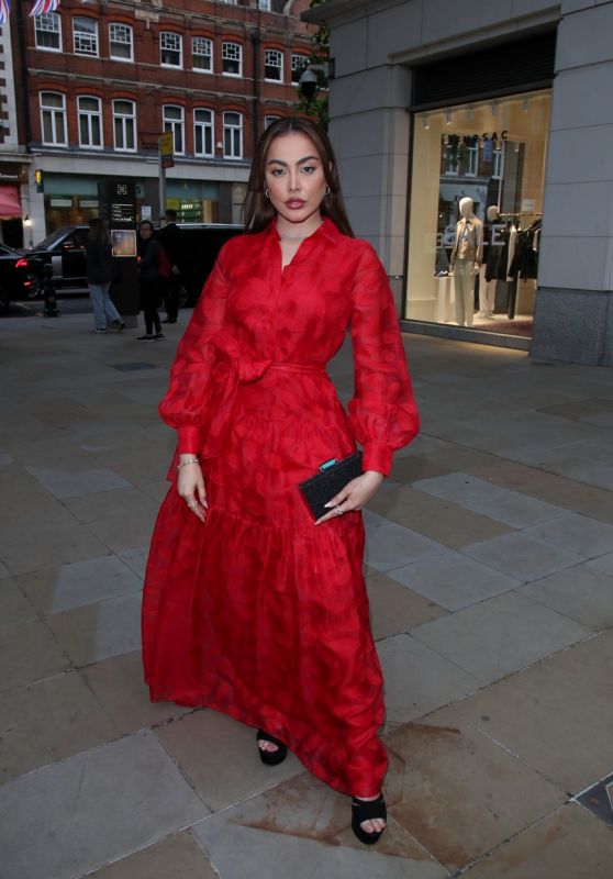 Fatima Almomen – Arrives at “Tiffany: Vision and Virtuosity Exhibition” in London 06/09/2022