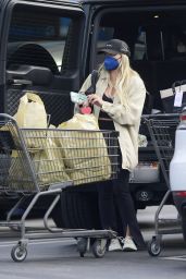 Hilary Duff - Grocery Shopping in Los Angeles 06/09/2022