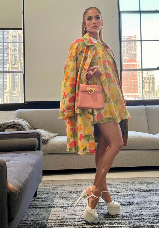 Jennifer Lopez Outfit 06/08/2022