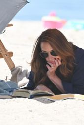 Julia Roberts - "Leave The World Behind" Set at the Beach in New York 06/06/2022