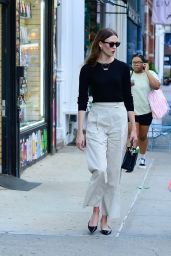 Karlie Kloss - Out in New York 06/08/2022