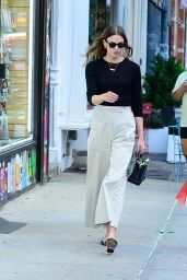 Karlie Kloss - Out in New York 06/08/2022