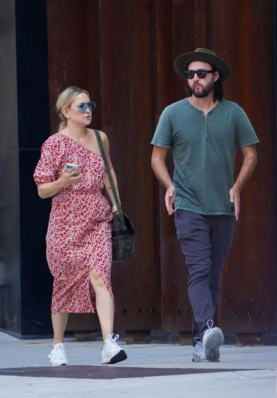 Kate Hudson - Out in New York 06/13/2022
