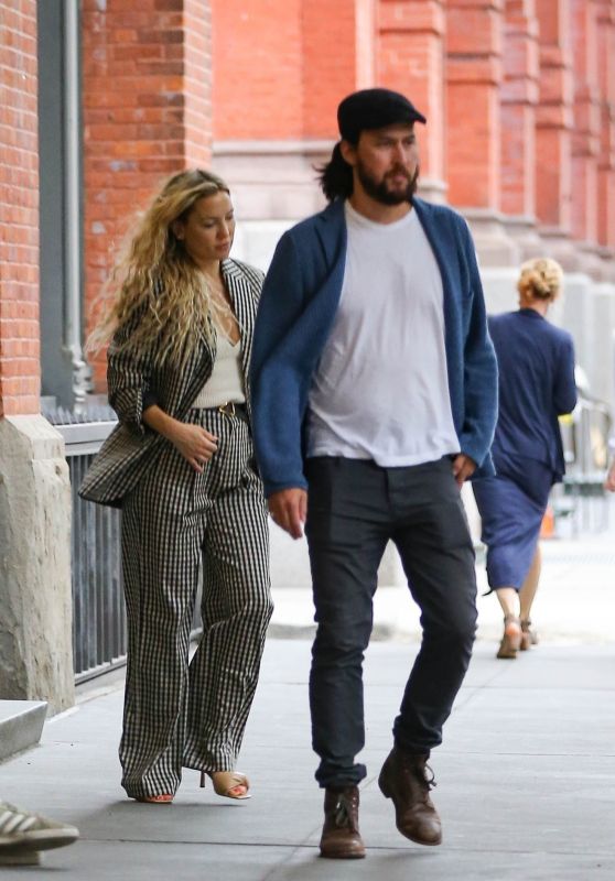Kate Hudson - Out in New York 06/16/2022