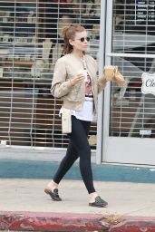 Kate Mara   Picks Up Some Coffee To Go in Los Feliz 06 04 2022   - 37