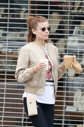 Kate Mara   Picks Up Some Coffee To Go in Los Feliz 06 04 2022   - 9