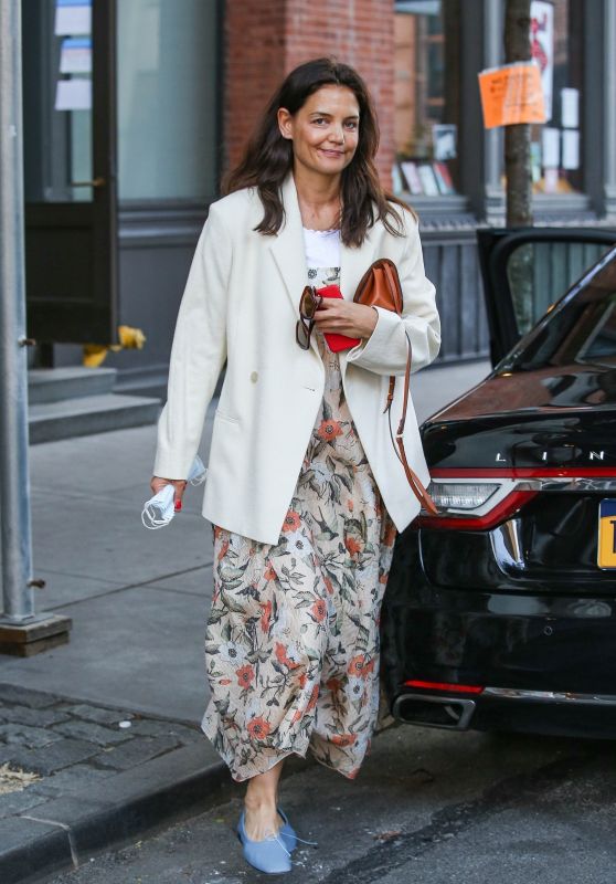 Katie Holmes in a Floral Dress and Blue Flats   New York 06 29 2022   - 67