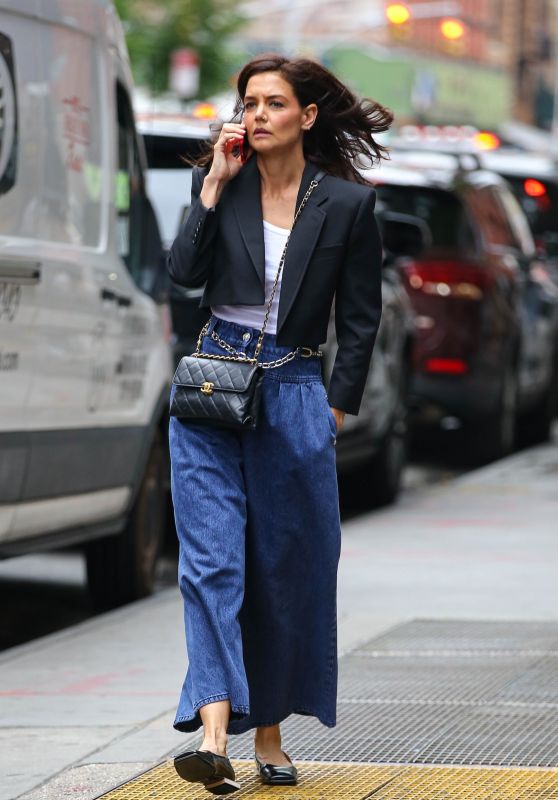 Katie Holmes Street Style - New York 06/16/2022